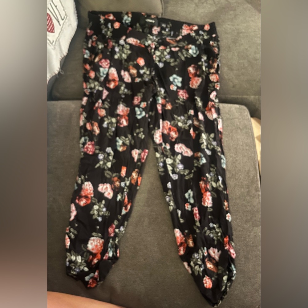 JBH* Torrid Black Floral Jogger Pants - Picture 4 of 5